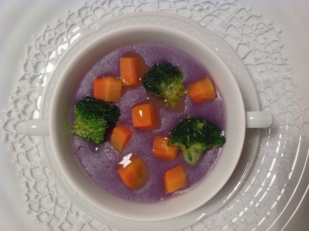 crema di patate vitelotte con broccoli e carote